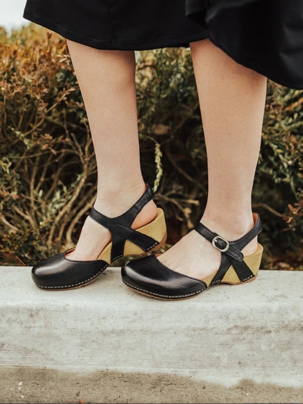 Dansko Tiffani Ankle Strap Clogs Black Closed Toe Sandals Women's 40/